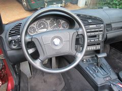 Fahrzeugabbildung BMW 328i  Cabrio  mit Hardtop