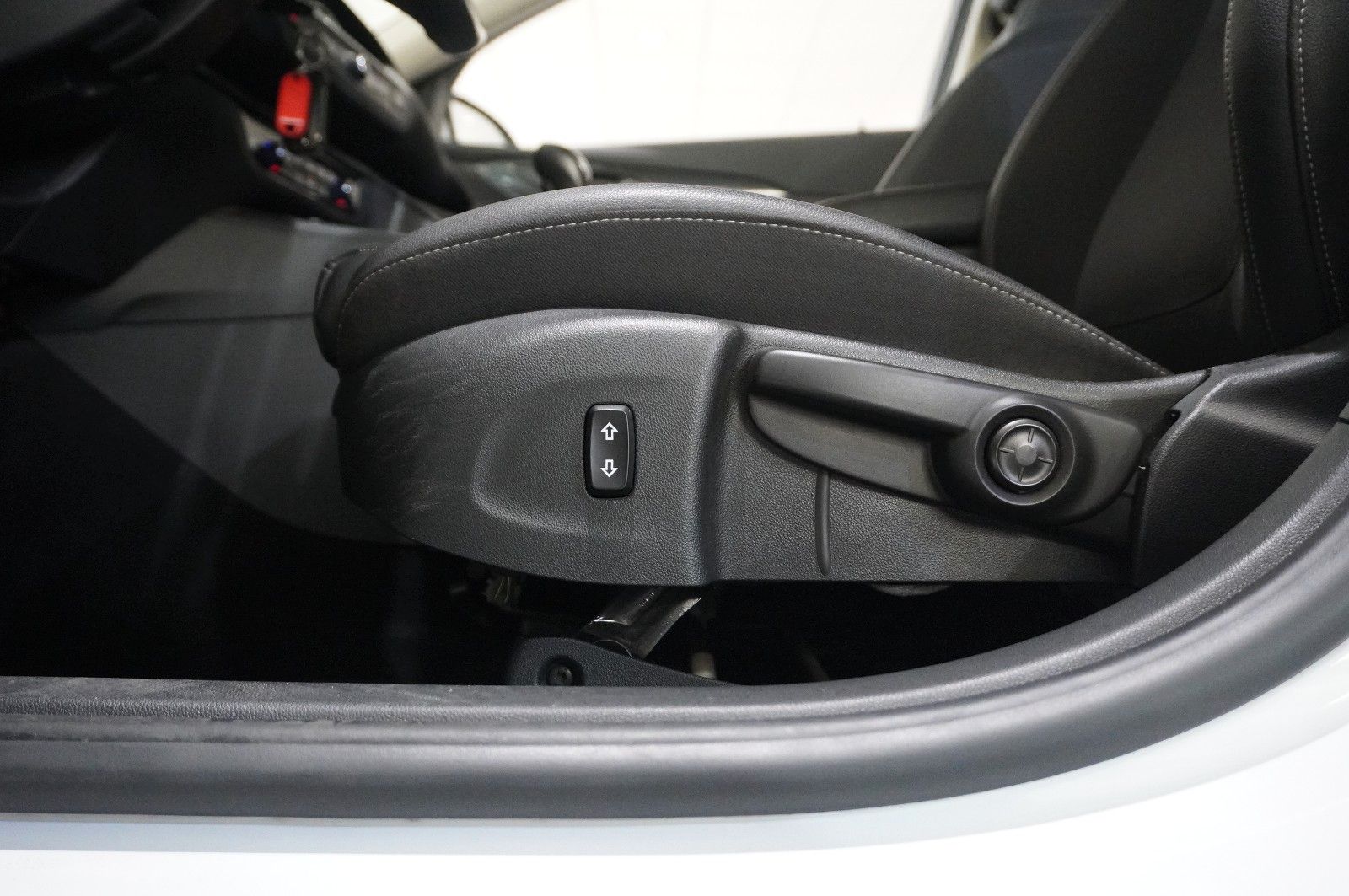 Fahrzeugabbildung Opel Insignia B ST 2.0D DYNAMIC 4X4 NAVI/LED/SHZ/AHK