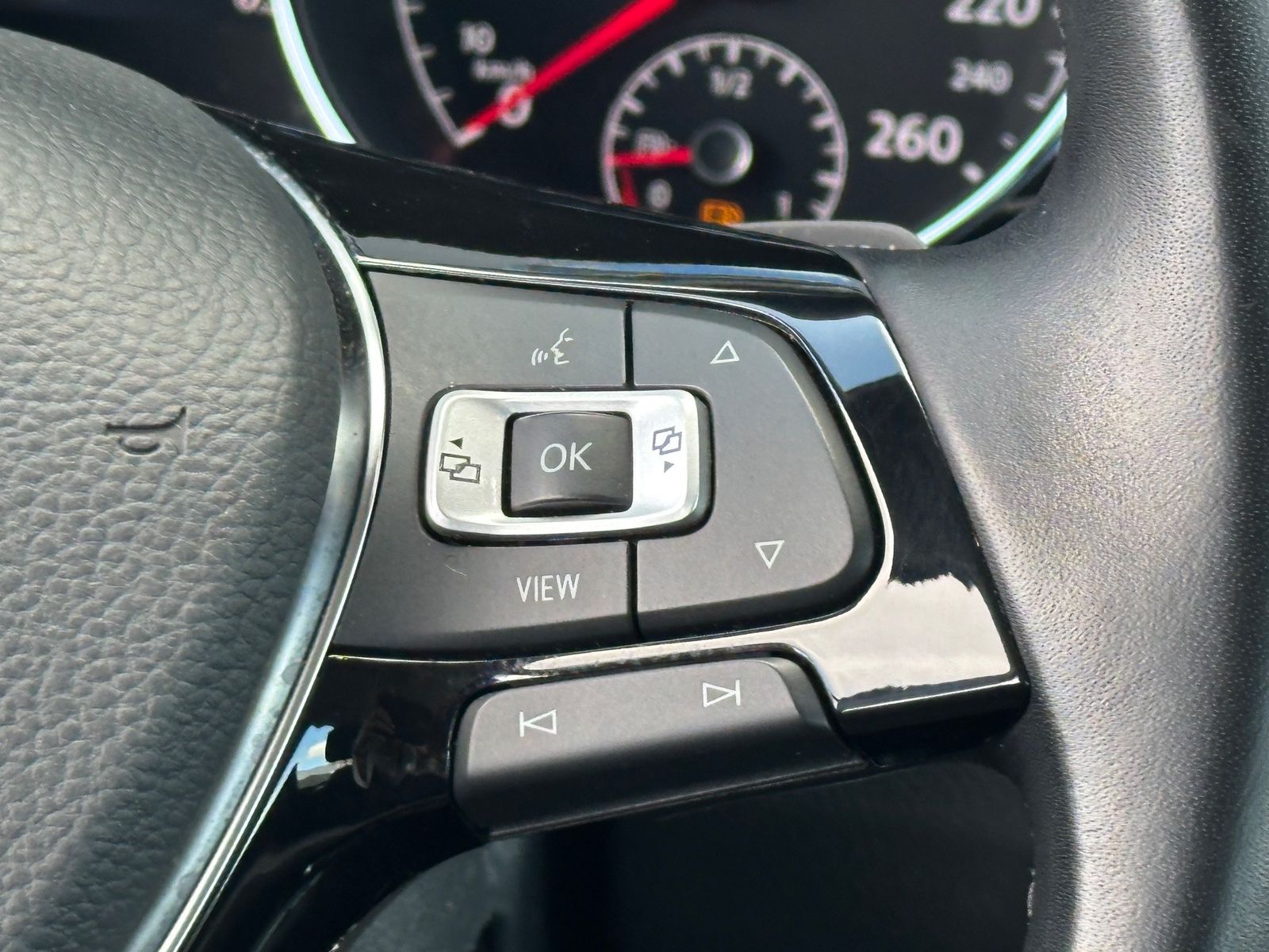 Fahrzeugabbildung Volkswagen Touran 2.0 TDI DSG Highline NAV+LED+ACC+AHK+SHZ