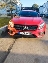 Mercedes-Benz GLA 220 d 4MATIC DCT - - rote Mercedes-Benz GLA 220