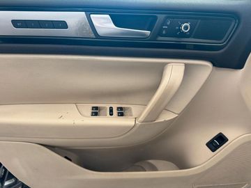 Volkswagen Touareg - 12