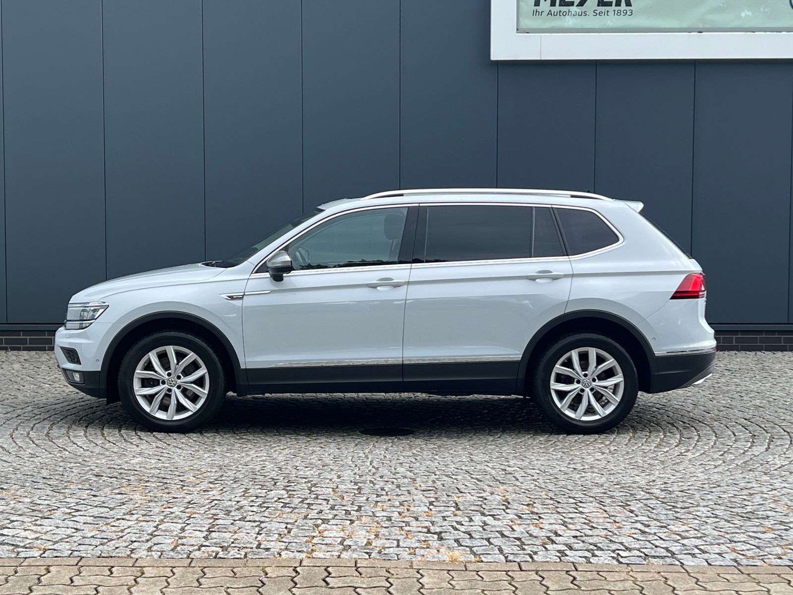 Fahrzeugabbildung Volkswagen Tiguan Allspace Highline 2.0 TDI DSG 4MOTION *AH