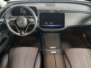 Mercedes E 220 - 12