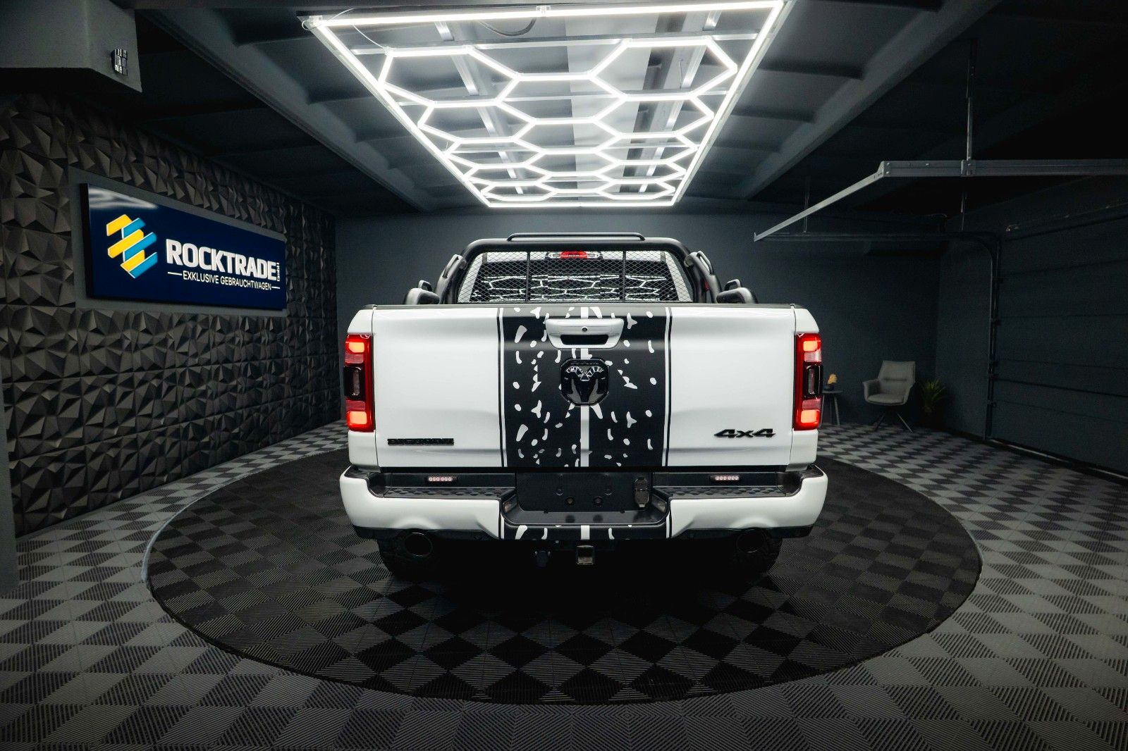 Fahrzeugabbildung Dodge RAM 5.7 V8 HEMI 4x4 OFFROAD Night-Paket *LED*