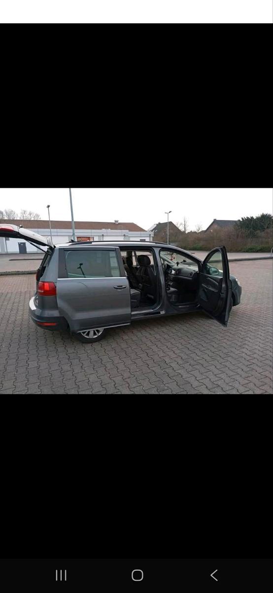Volkswagen Sharan 2012 — rear view