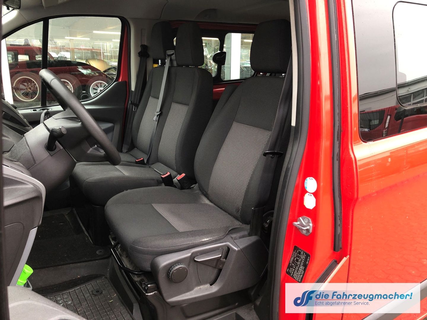 Fahrzeugabbildung Ford Transit Custom Kombi 300 L1 2.2 TDCi *1630 *EXPO