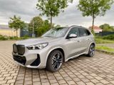 BMW iX1 xDrive30-SpaceSilver MSport+HUD/Harman+WR - BMW iX1 in Leipzig