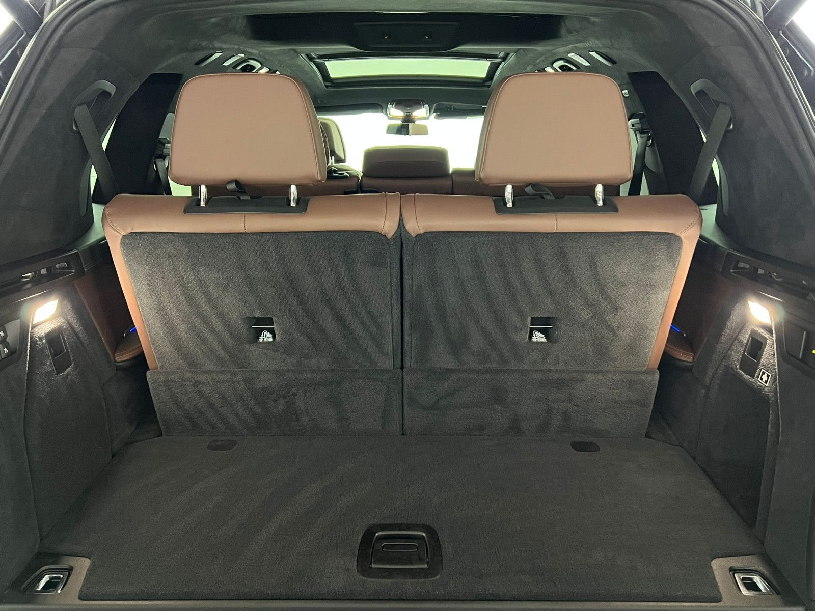 Fahrzeugabbildung BMW X7 xDrive 30d/AHK/B&W/SKYLOUNGE/MASSAGE/7-SITZER