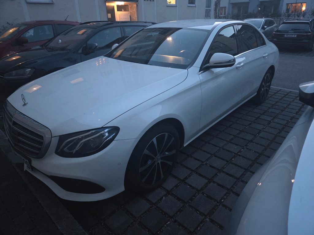 Image of Mercedes-Benz E 220