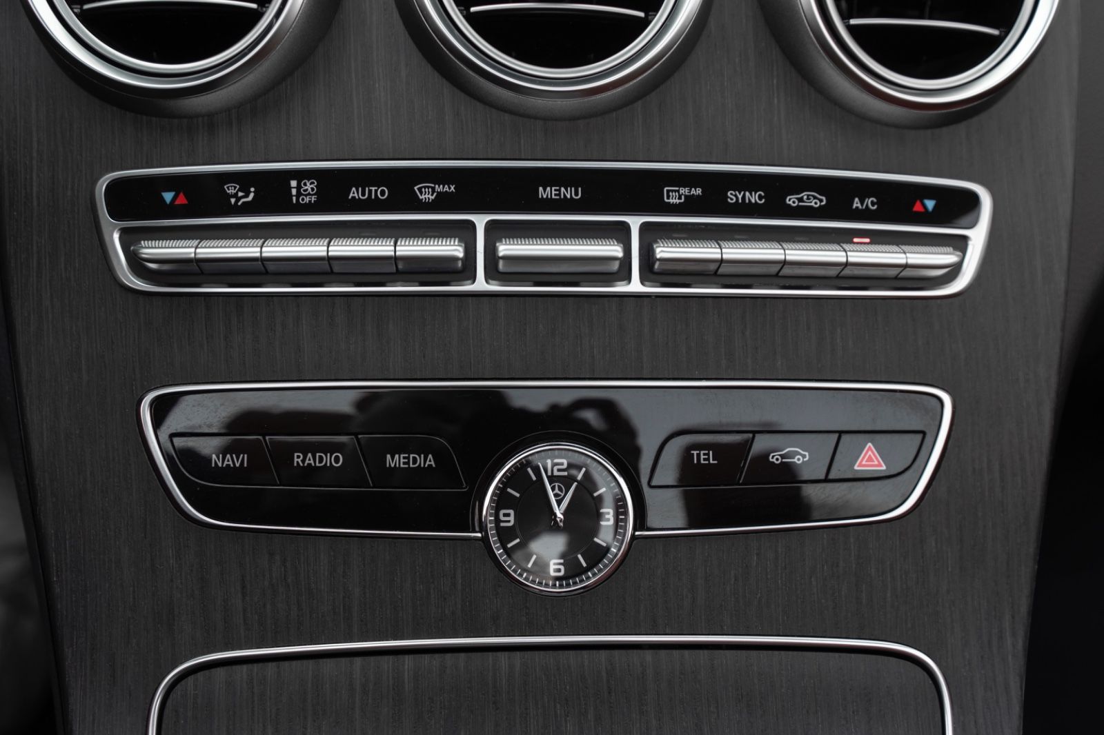 Fahrzeugabbildung Mercedes-Benz C 300 4MATIC AMG BURMESTER 360° LED TOTW SZH