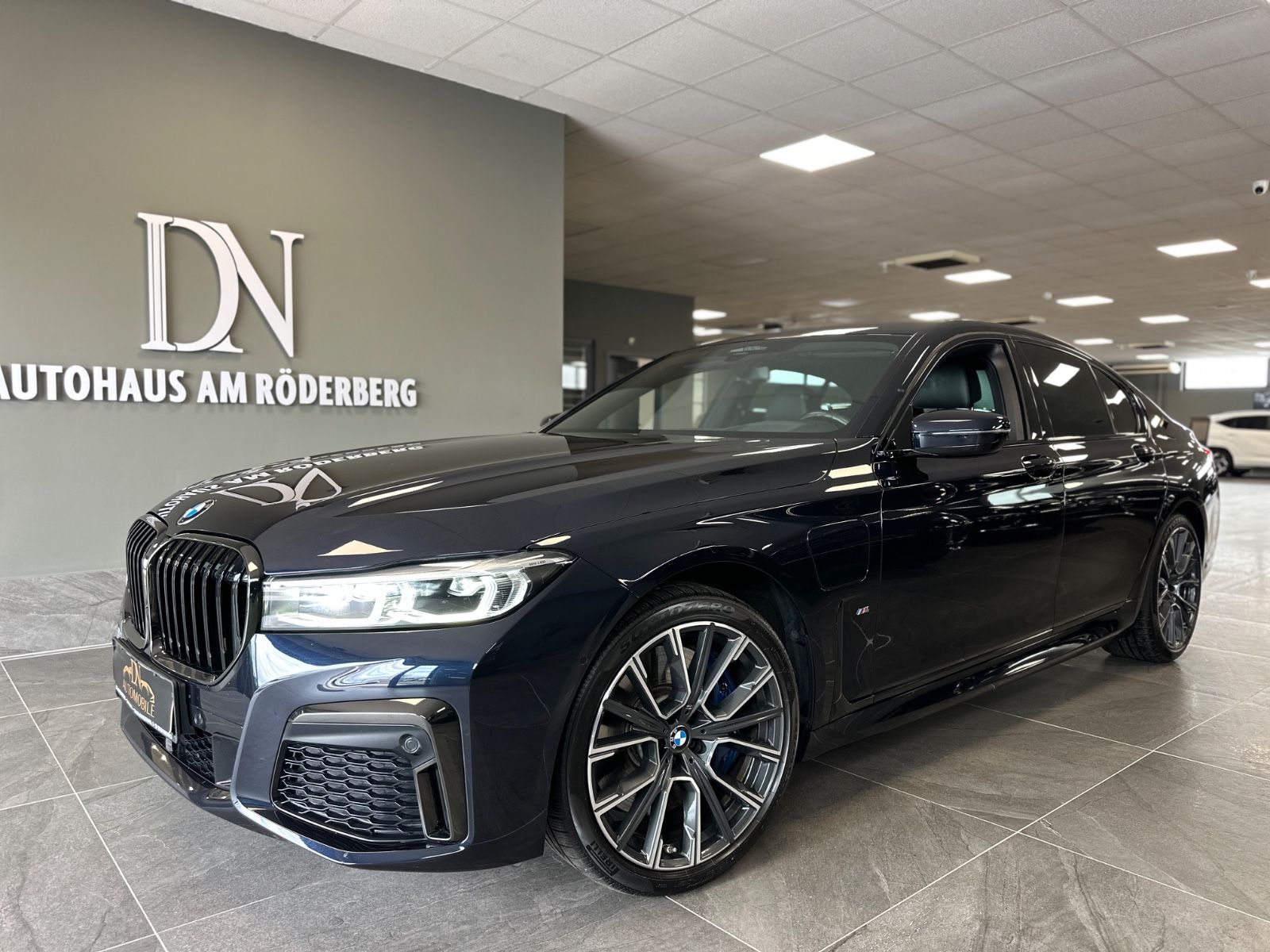 BMW 745 e M Sport Paket °IndividualSi/H&K/FullServic