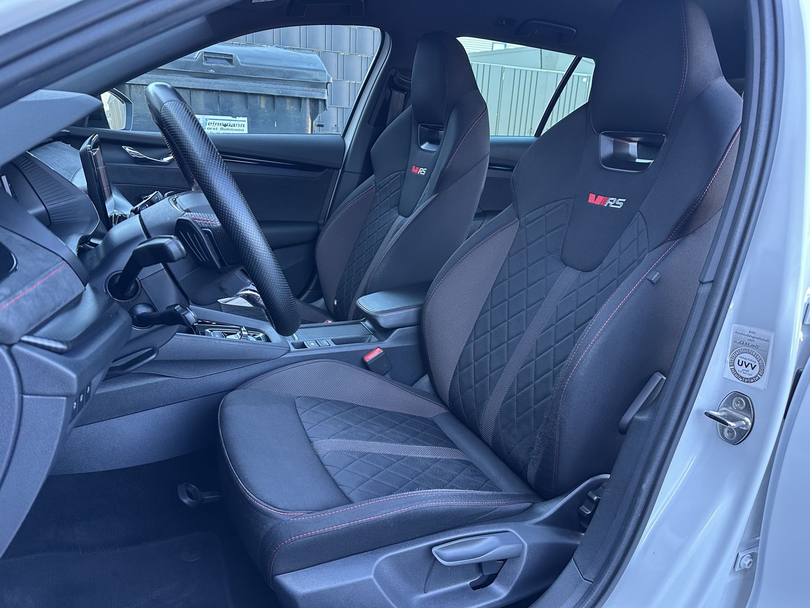 Fahrzeugabbildung SKODA Octavia Combi RS NAV+LED+AHK+V-COCKPIT+HEADUP+PP