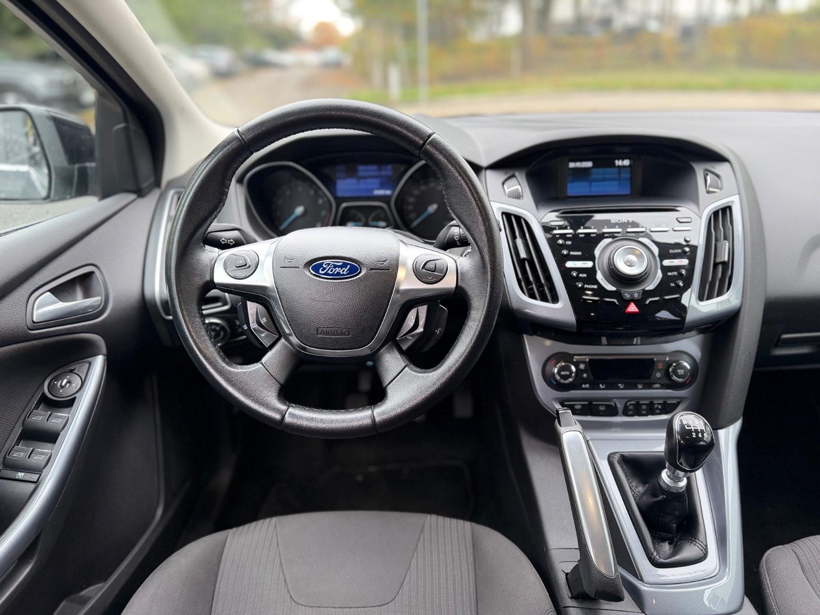 Ford Focus 2011 — фото 10