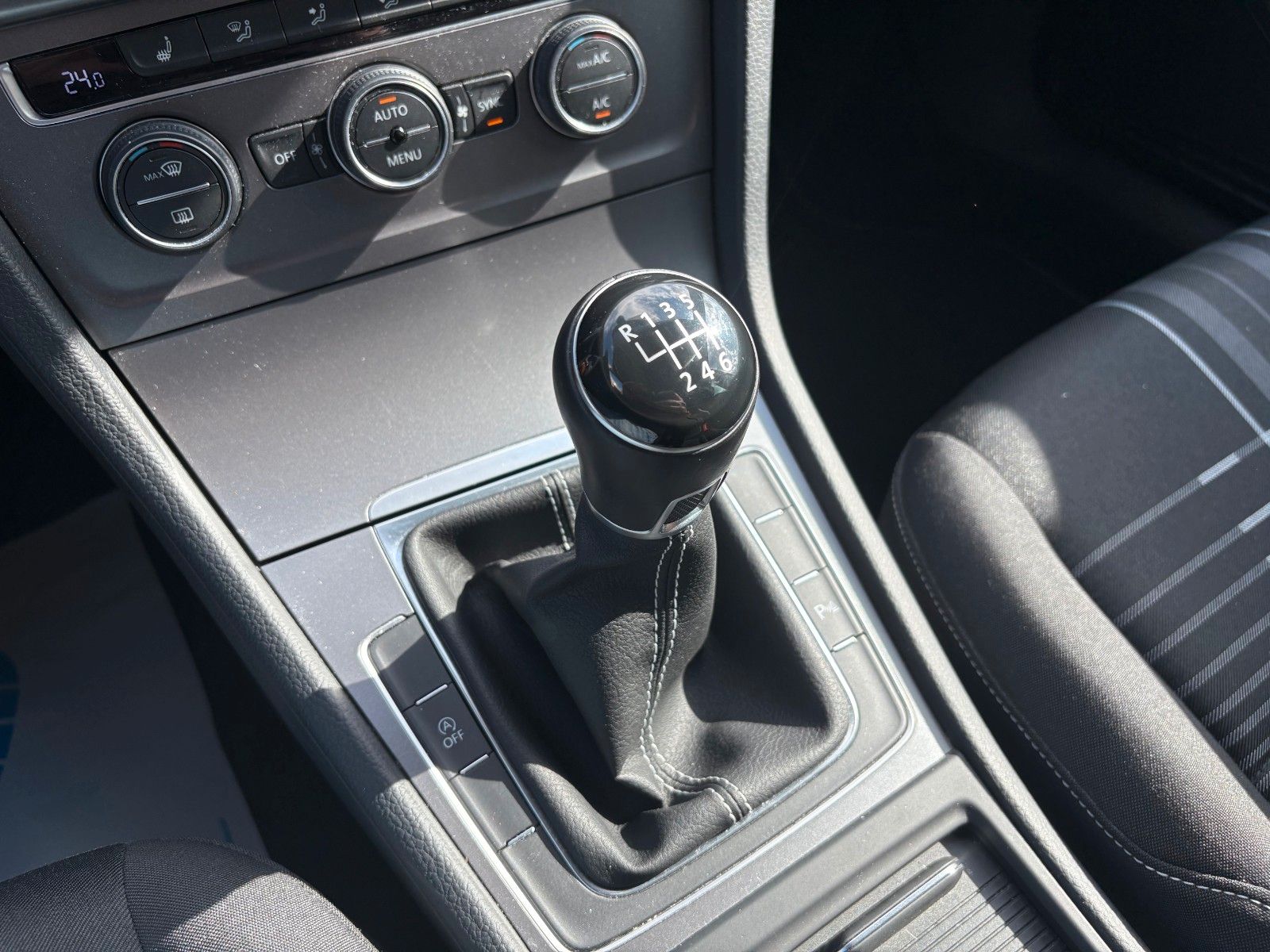 Fahrzeugabbildung Volkswagen Golf VII 1.2 TSI Variant Lounge 1.HAND SCHECKHEF