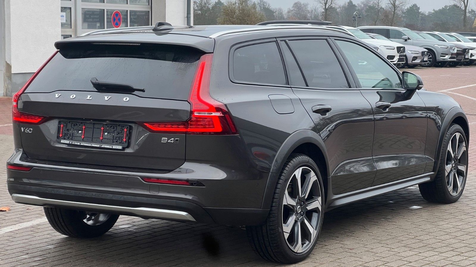 Fahrzeugabbildung Volvo V60 B4 CC Ultimate AWD*B&W*360°*SH*Massage*
