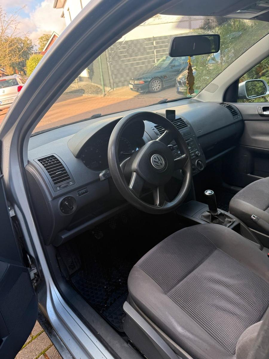 Volkswagen Polo 2005 — interior