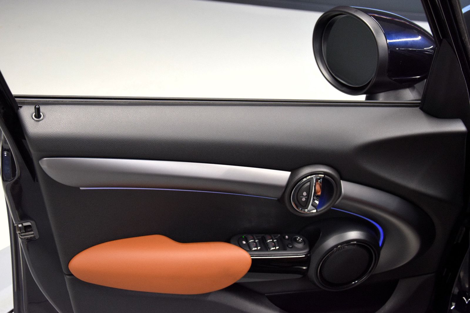 Fahrzeugabbildung MINI Cooper MINI Yours Trim Steptronic Pano Leder HuD