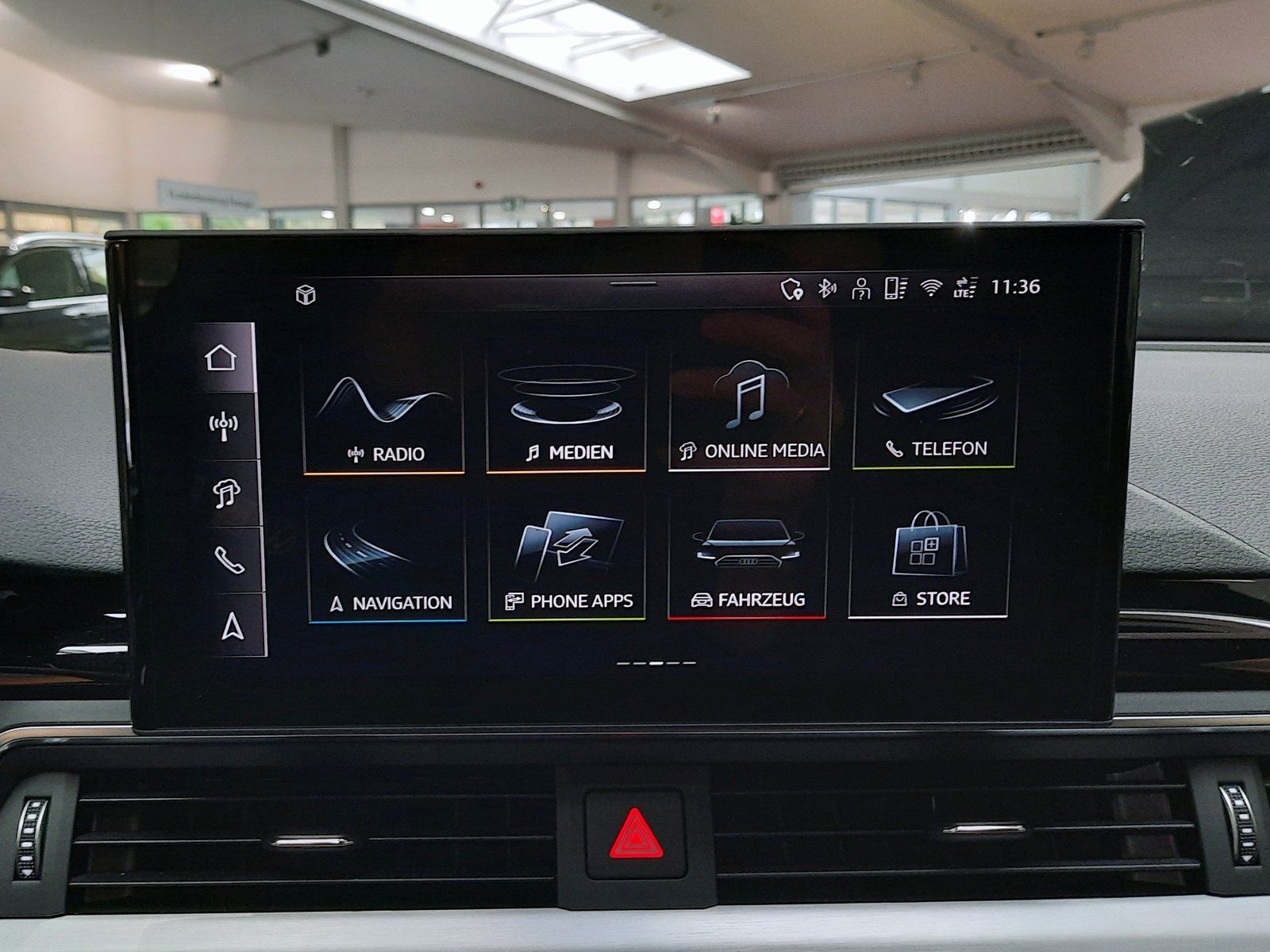 Fahrzeugabbildung Audi A4 Avant S-Line TDI Quattro *Standhzg*AHK*Panod*