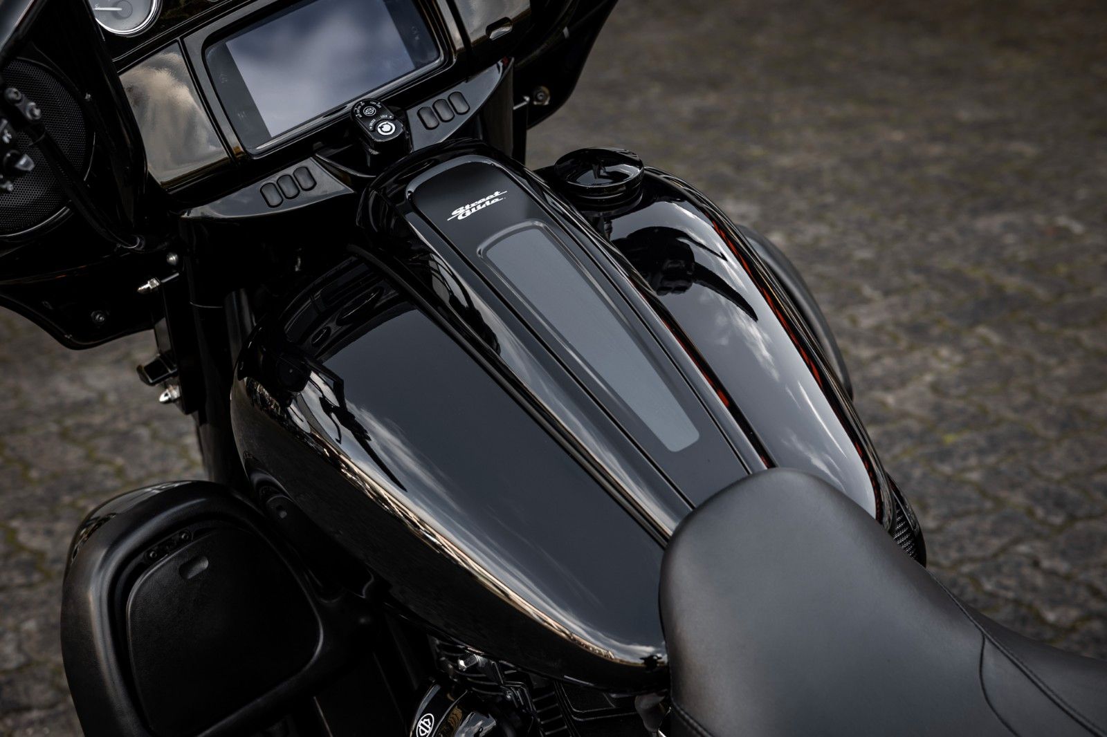 Fahrzeugabbildung Harley-Davidson STREET GLIDE SPECIAL 114 KESSTECH - LAST EDITION