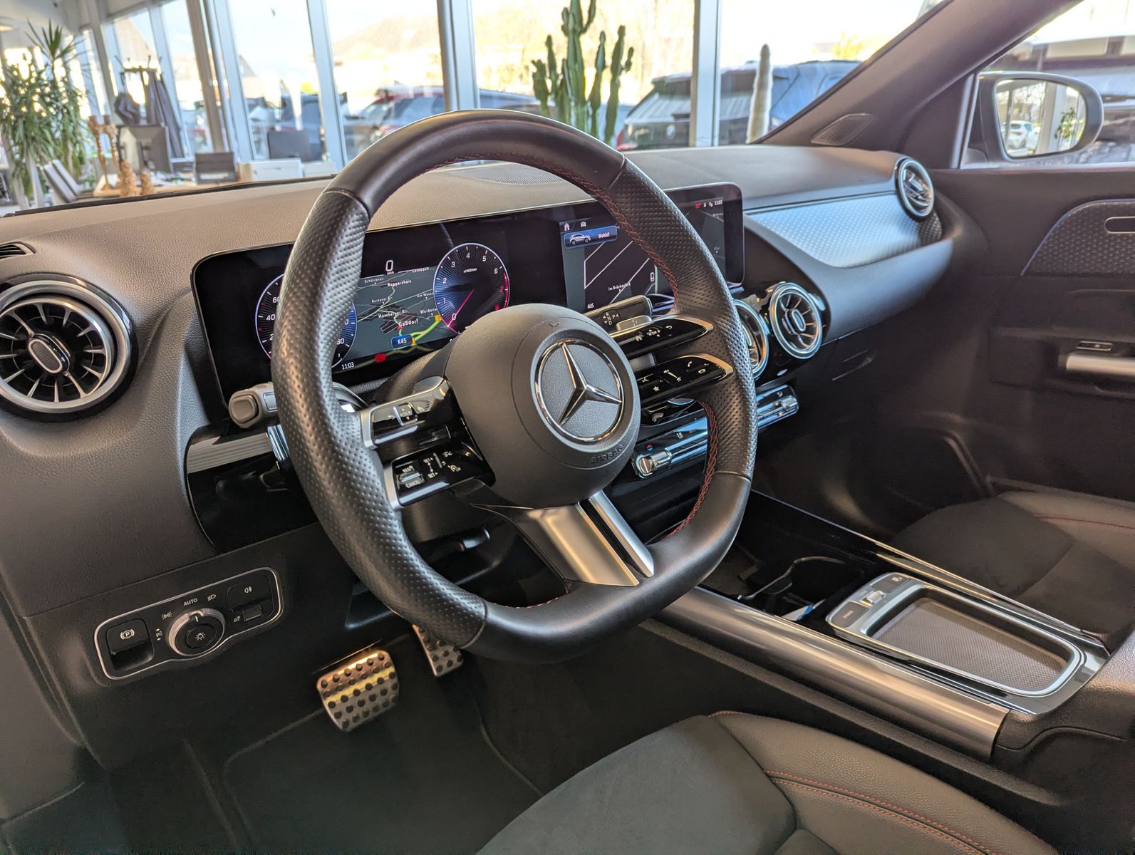MERCEDES-BENZ GLA 200 AMG Multib. Distronic MBUX Pano AHK 360° - Image 23