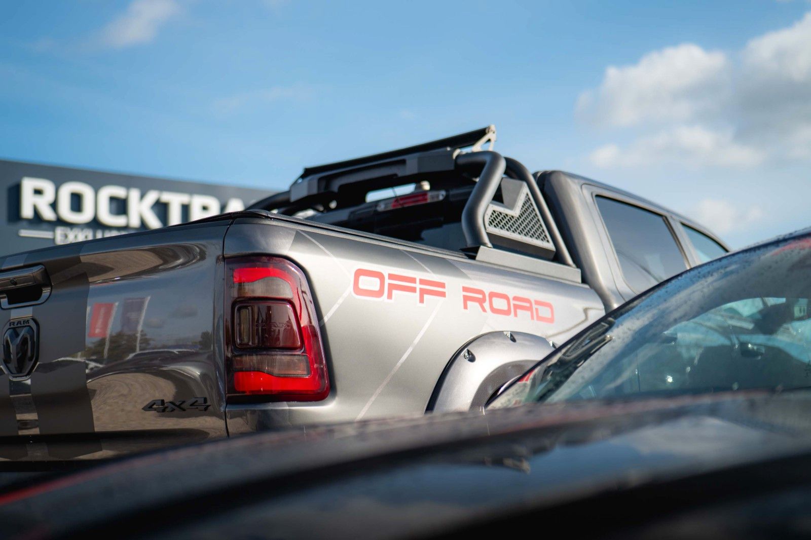 Fahrzeugabbildung Dodge RAM 5.7 V8 HEMI 4x4 OFFROAD NIGHT-Paket LARAMIE