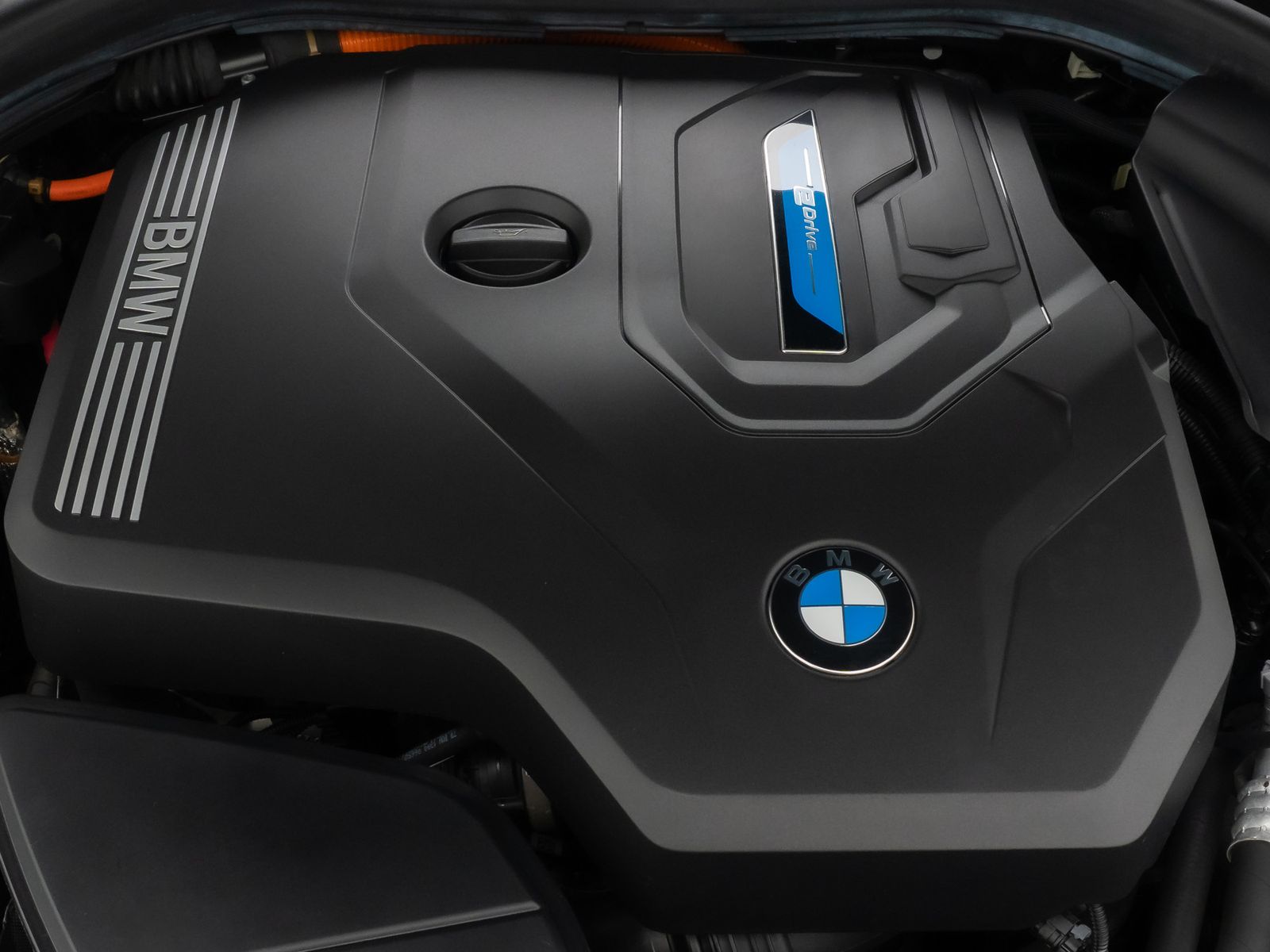 Fahrzeugabbildung BMW 530e xD 360°HUD DAB H/K 4xKlima Komfort AHK ACC