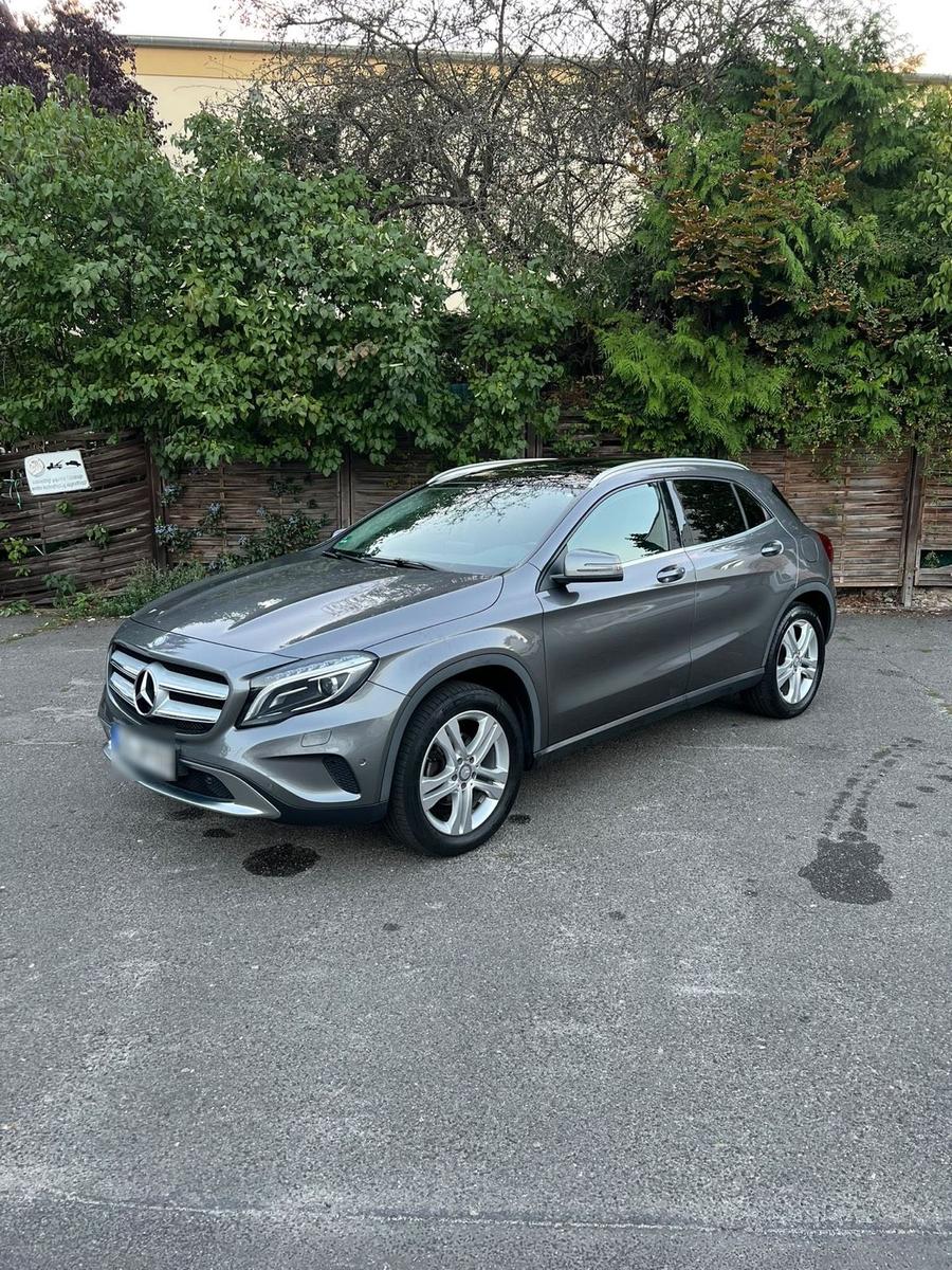 Mercedes-Benz GLA 200