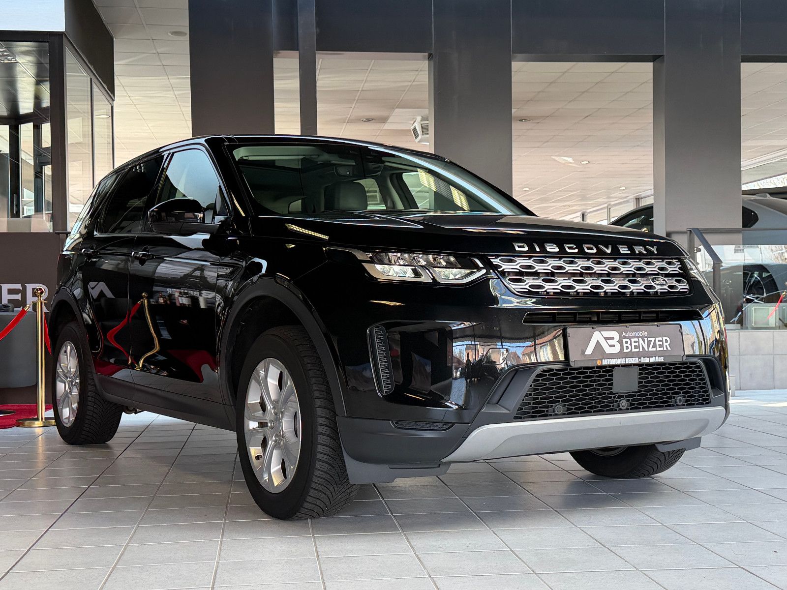 Fahrzeugabbildung Land Rover Discovery Sport S /PANORAMA/HUD/KAMERA/ACC