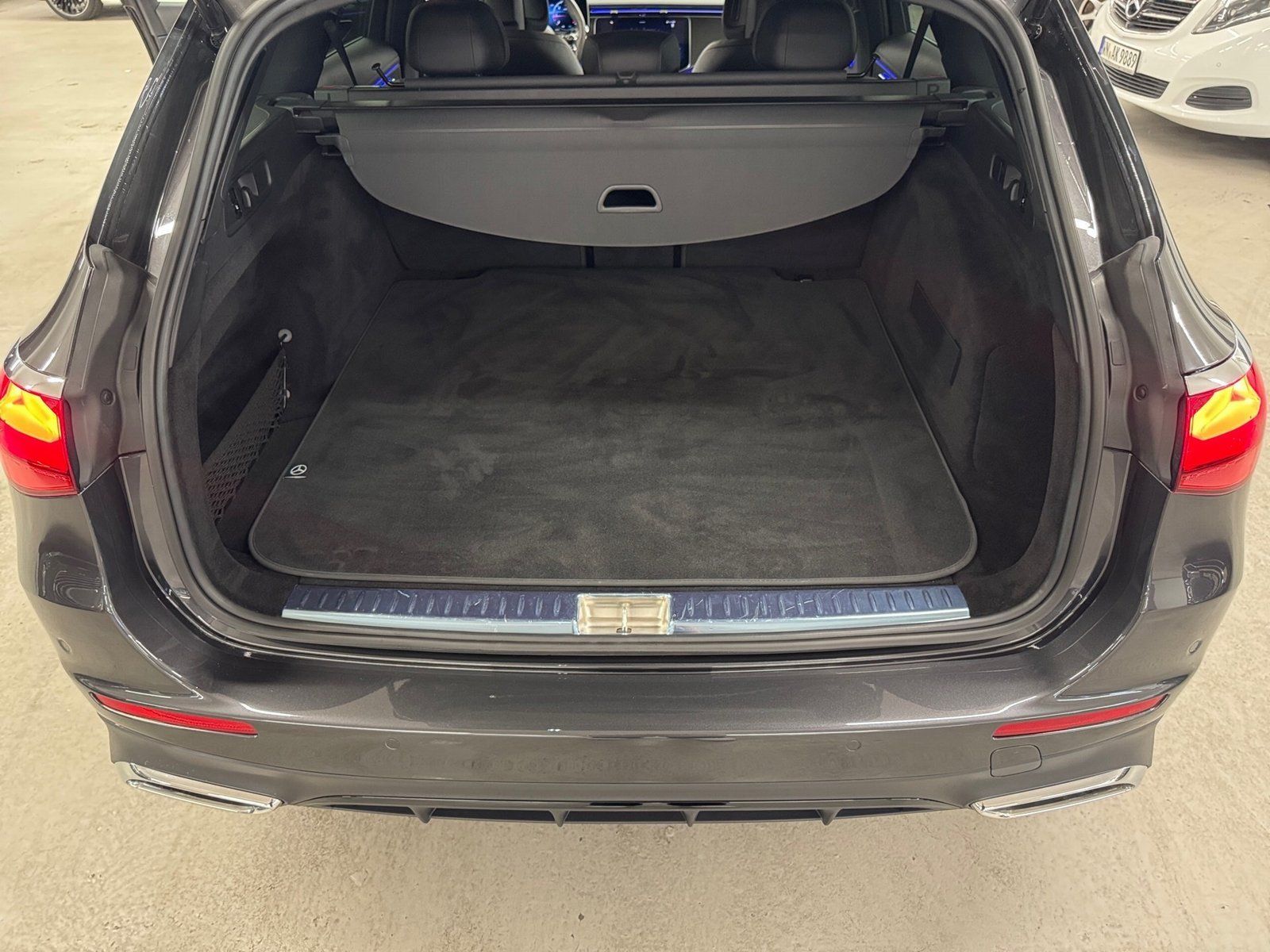 Fahrzeugabbildung Mercedes-Benz E 220 T d 4M AMG*AHK*Distro*Totwink*Night*LED*