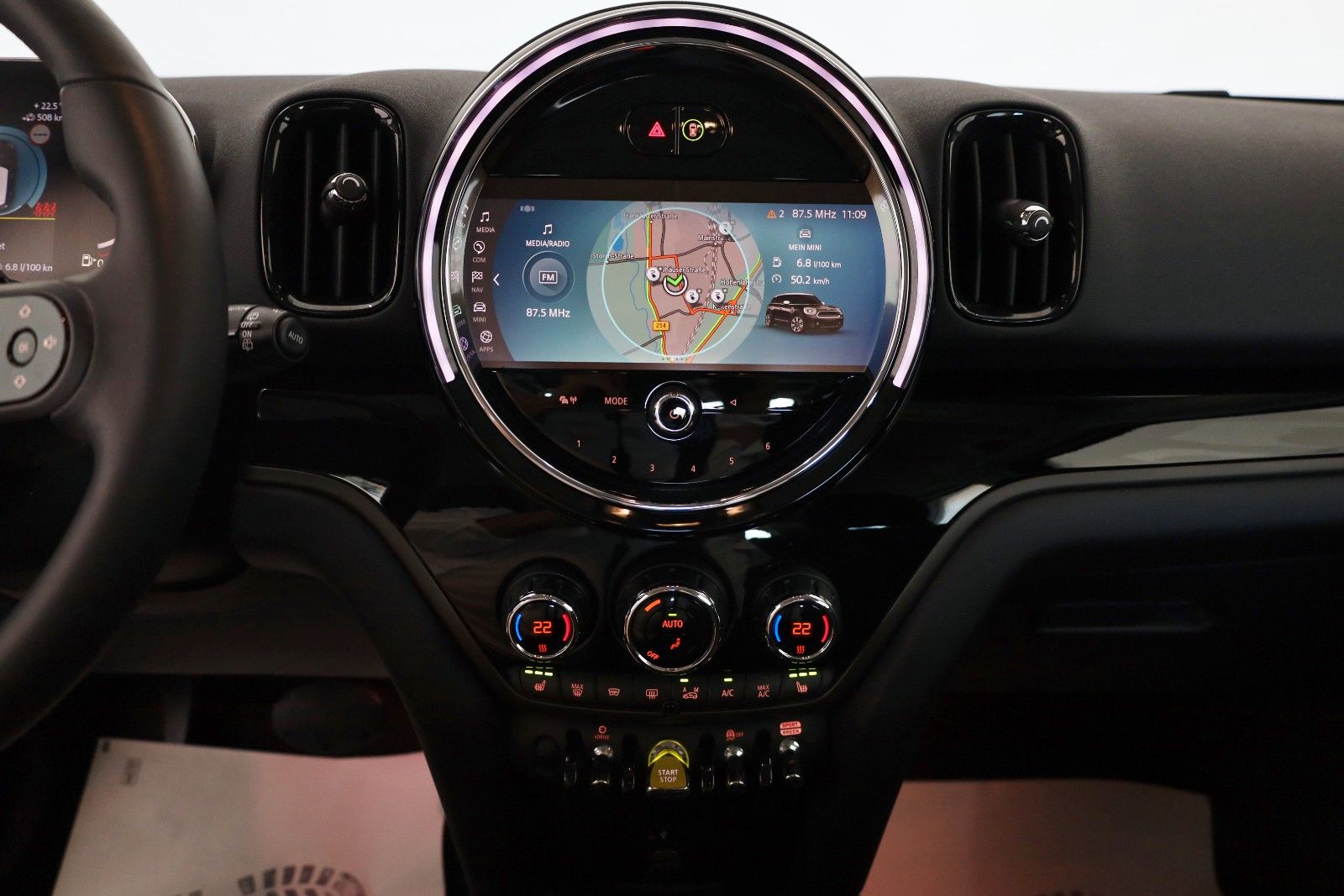 Fahrzeugabbildung MINI Countryman Cooper SE Essential Trim All4,ACC,Nav