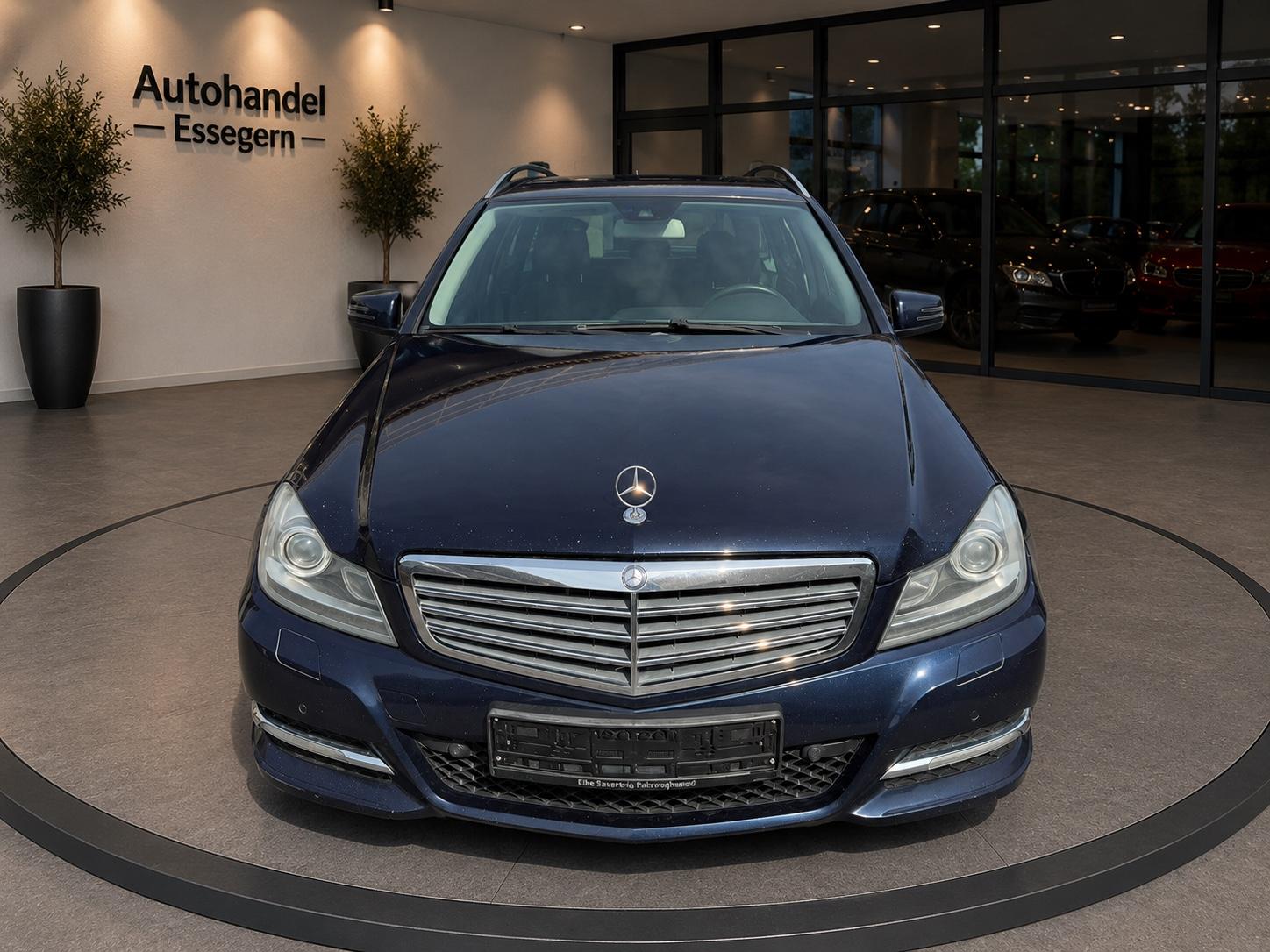Mercedes-Benz C200 2011 — rear view