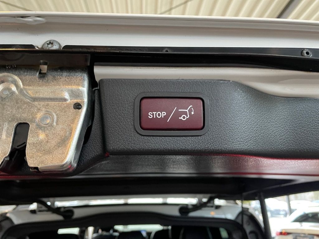 Fahrzeugabbildung Mercedes-Benz V 300 d 4MATIC EAV/L STHZ, AIRMATIC, AHK, 360°