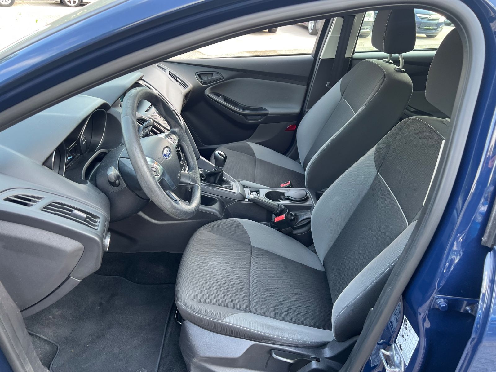 Fahrzeugabbildung Ford Focus Turnier 1.6 Ambiente