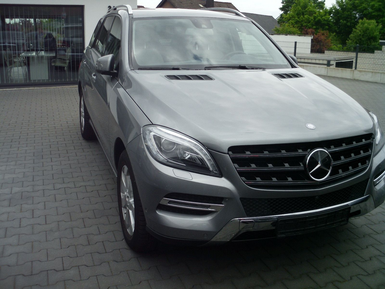 Fahrzeugabbildung Mercedes-Benz ML 400 / ILS/360Cam/Harman-Kardon/Airmatic