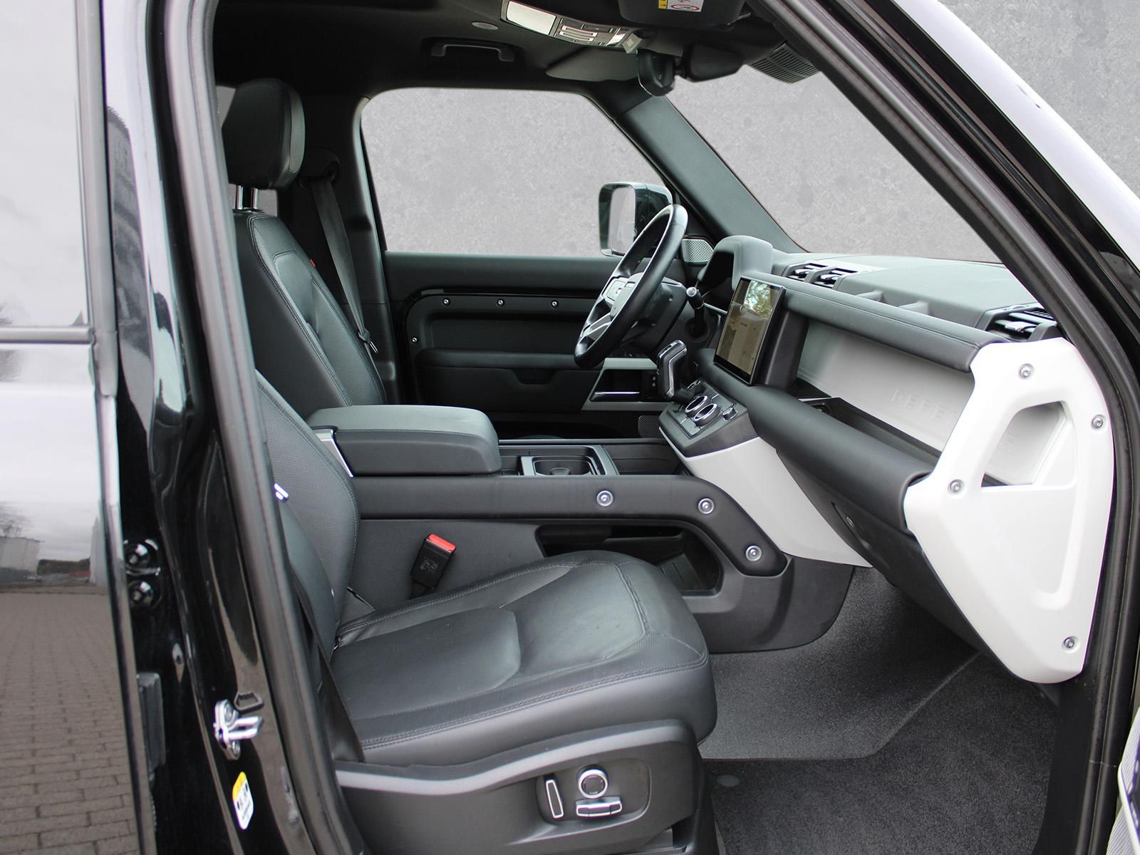 Fahrzeugabbildung Land Rover Land Rover Defender 130 D300 X-Dynamic SE