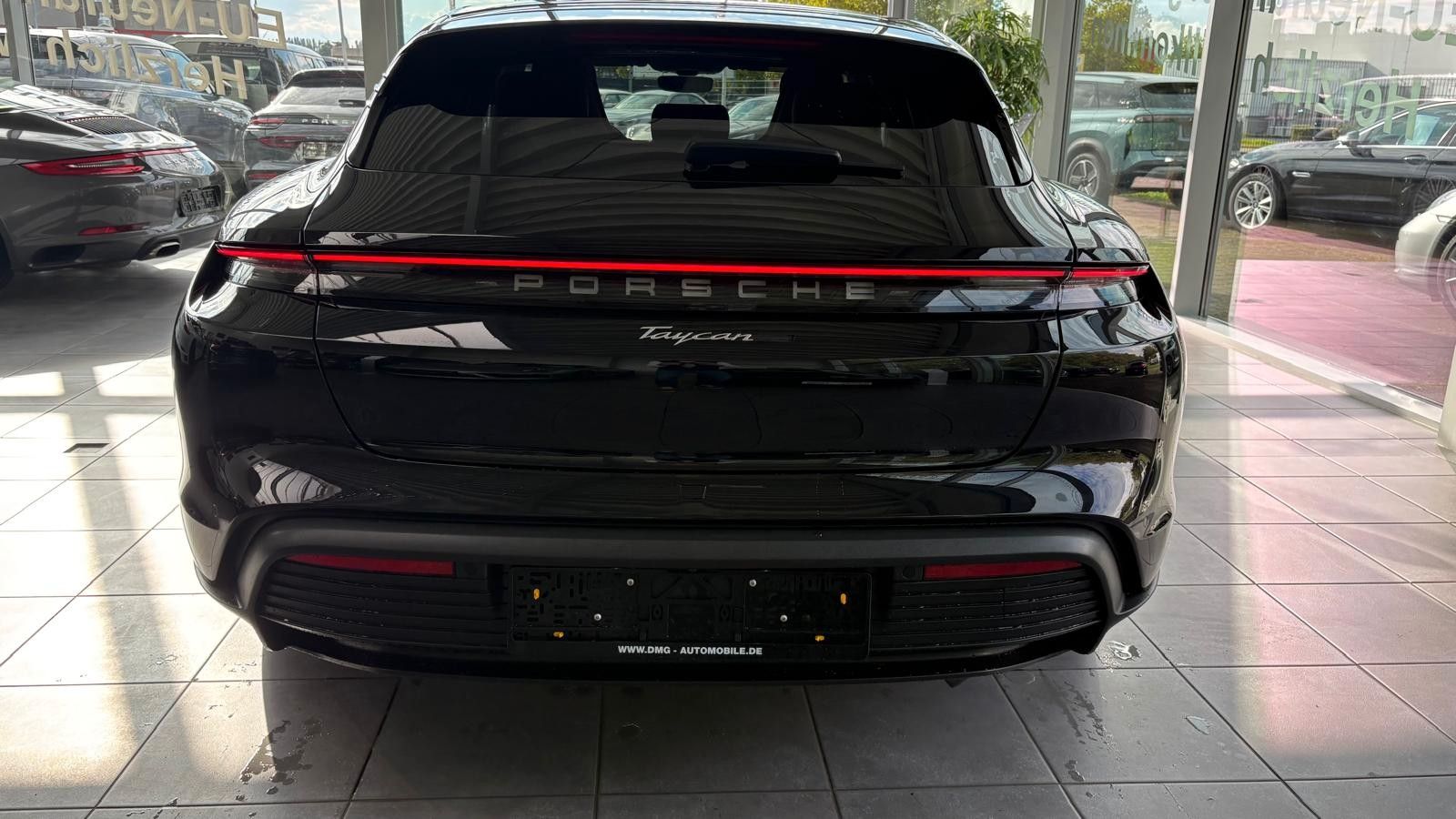 Fahrzeugabbildung Porsche Taycan Sport Turismo/Innodrive/Panodach/20 Zoll