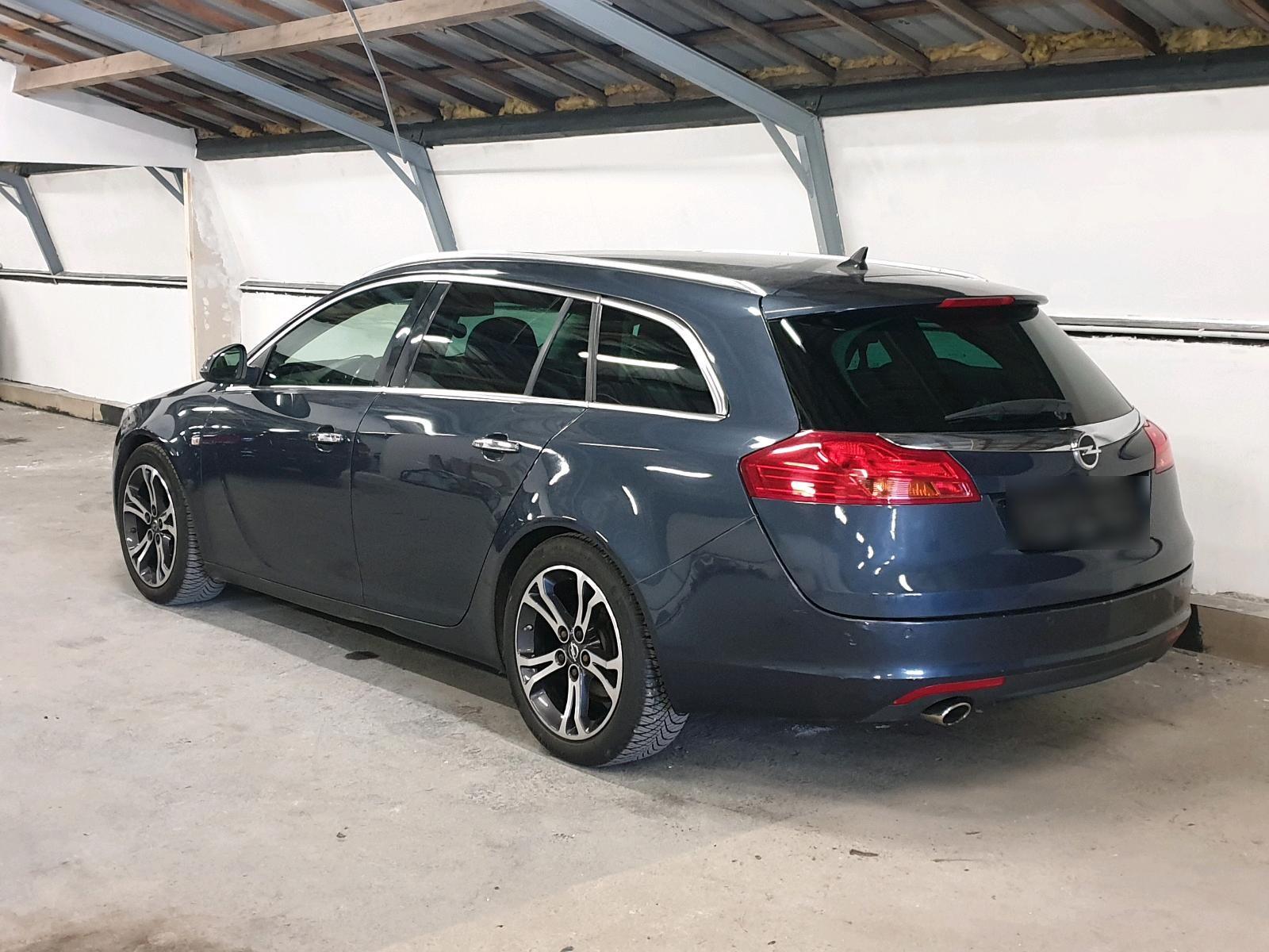 Opel Insignia 2009 — rear view