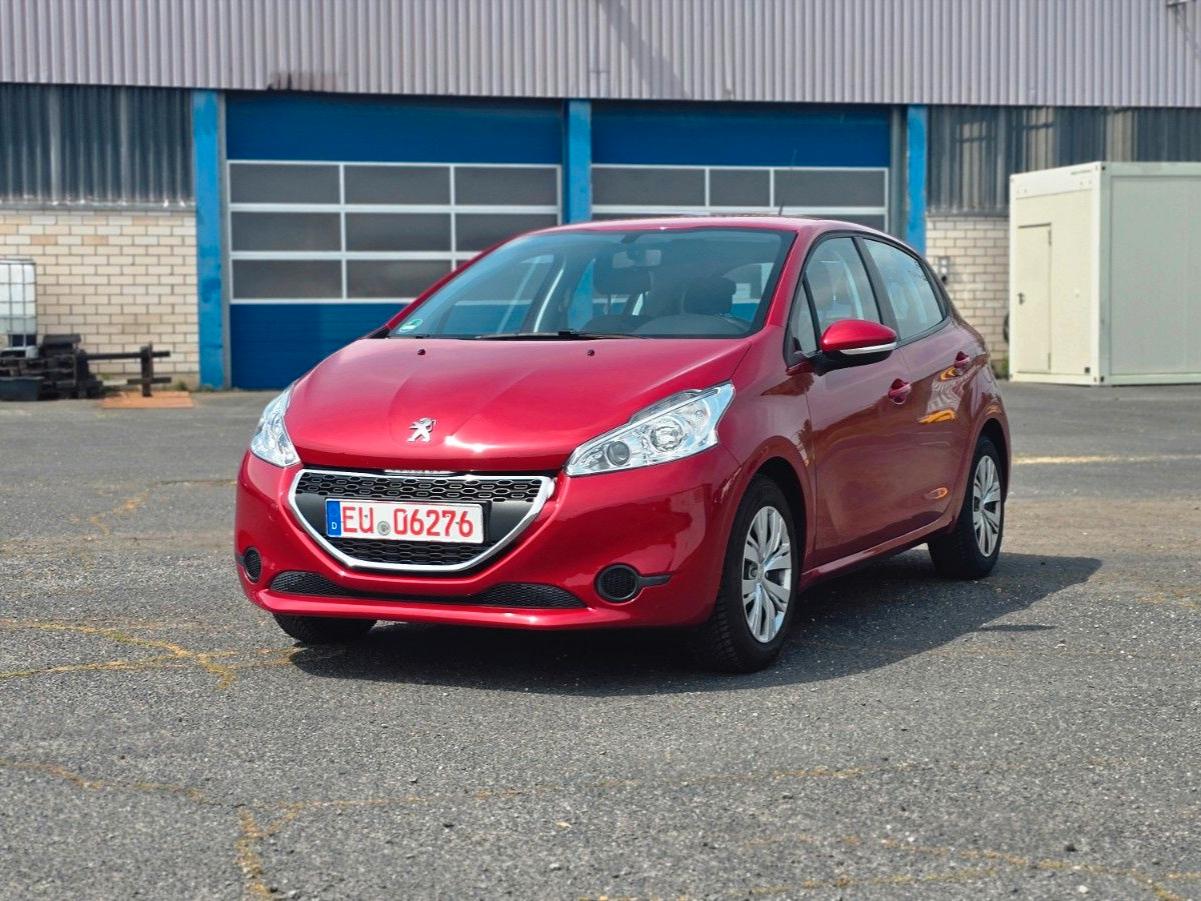 Peugeot 208 1.2 Active PureTech 82 1st Hand  TÜV Neu