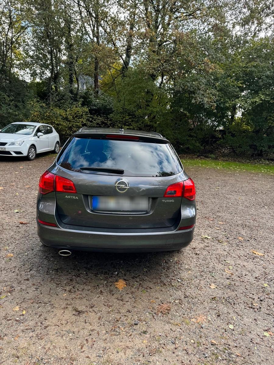 Opel Astra 2012 — photo 6