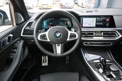 Fahrzeugabbildung BMW X5 xDrive 40d M-Sport*LASER*PANO*LUFT*B&W*AHK