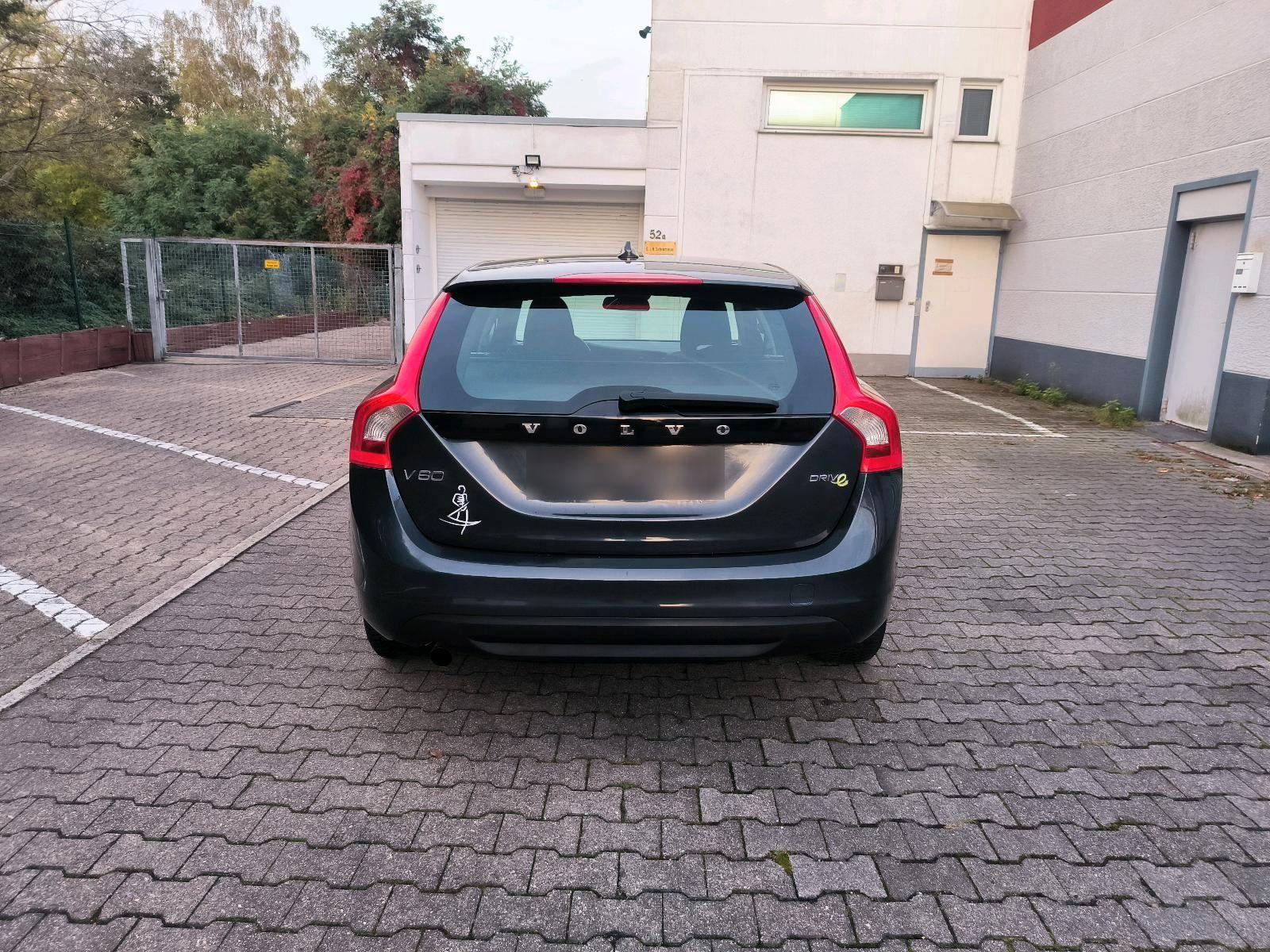 Volvo V60 2011 — вигляд ззаду