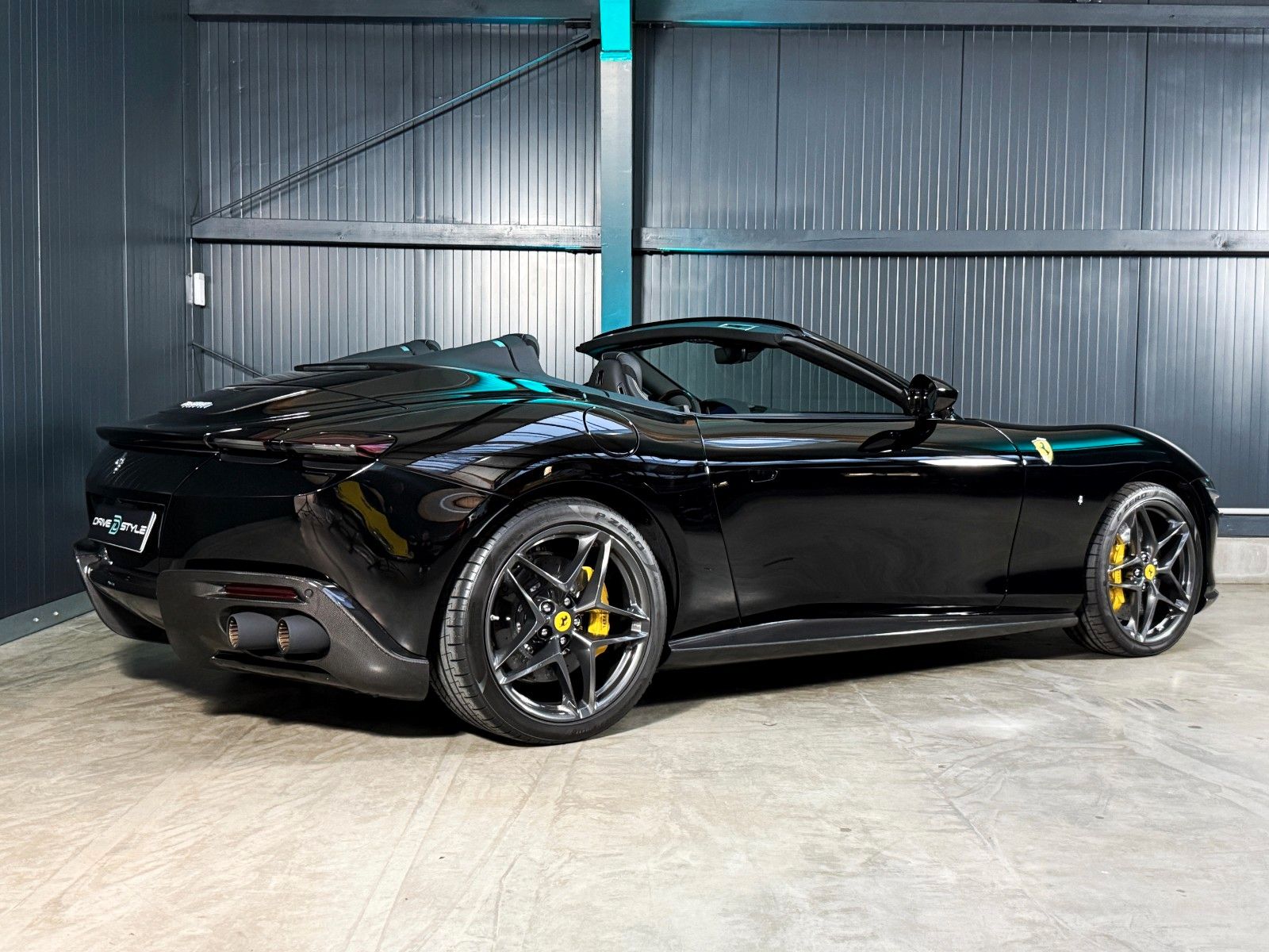 Fahrzeugabbildung Ferrari Roma Spider + Carbon + Daytona + ACC + 360 Grad