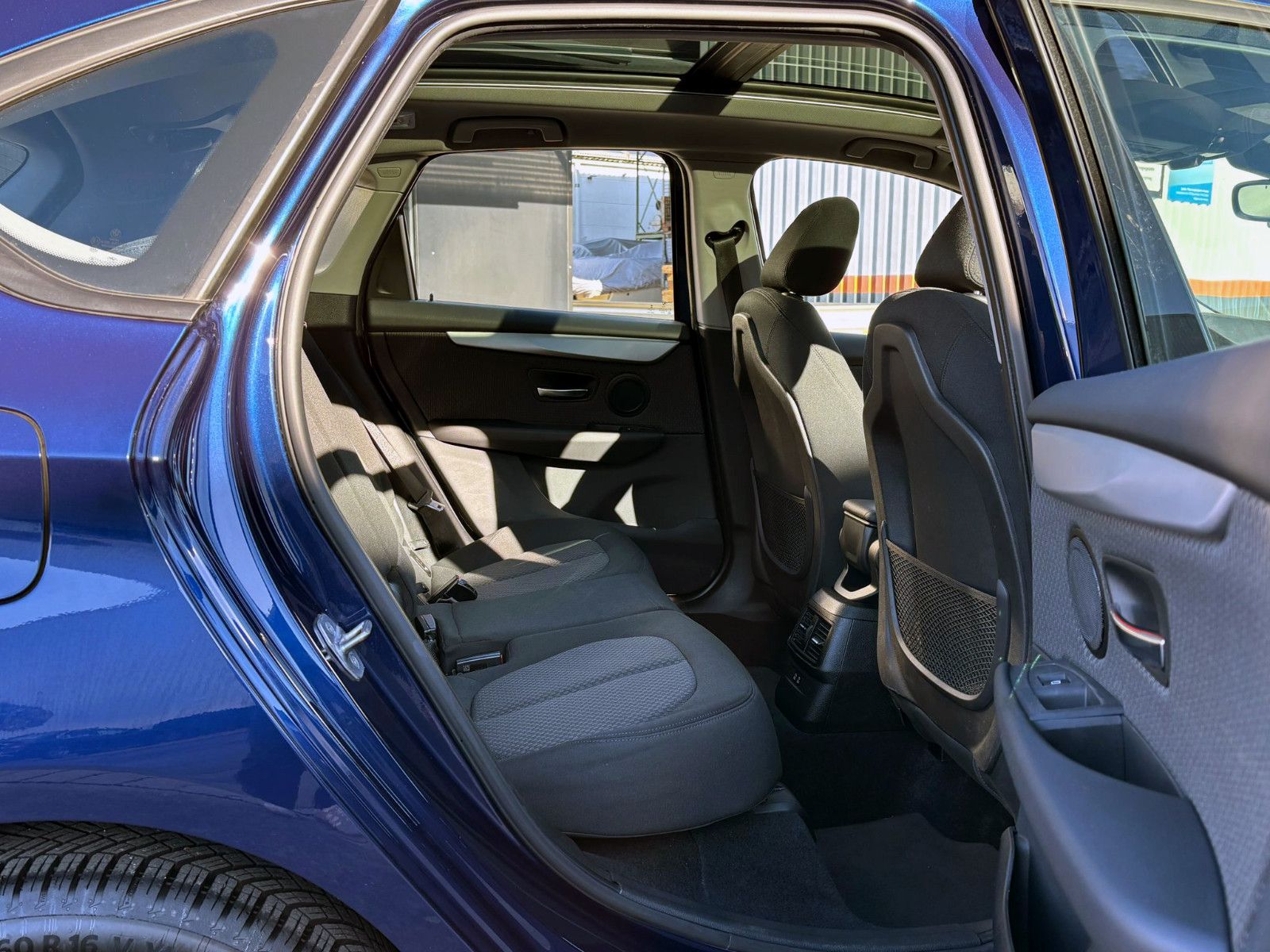 Fahrzeugabbildung BMW 220i Active Tourer Steptr. Advantage HUD ACC KAM