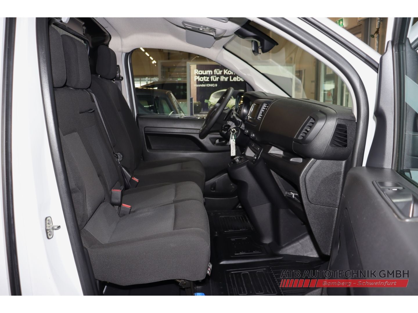Fahrzeugabbildung Toyota Proace L2 2.0l Kasten Comfort + Navi + AHK