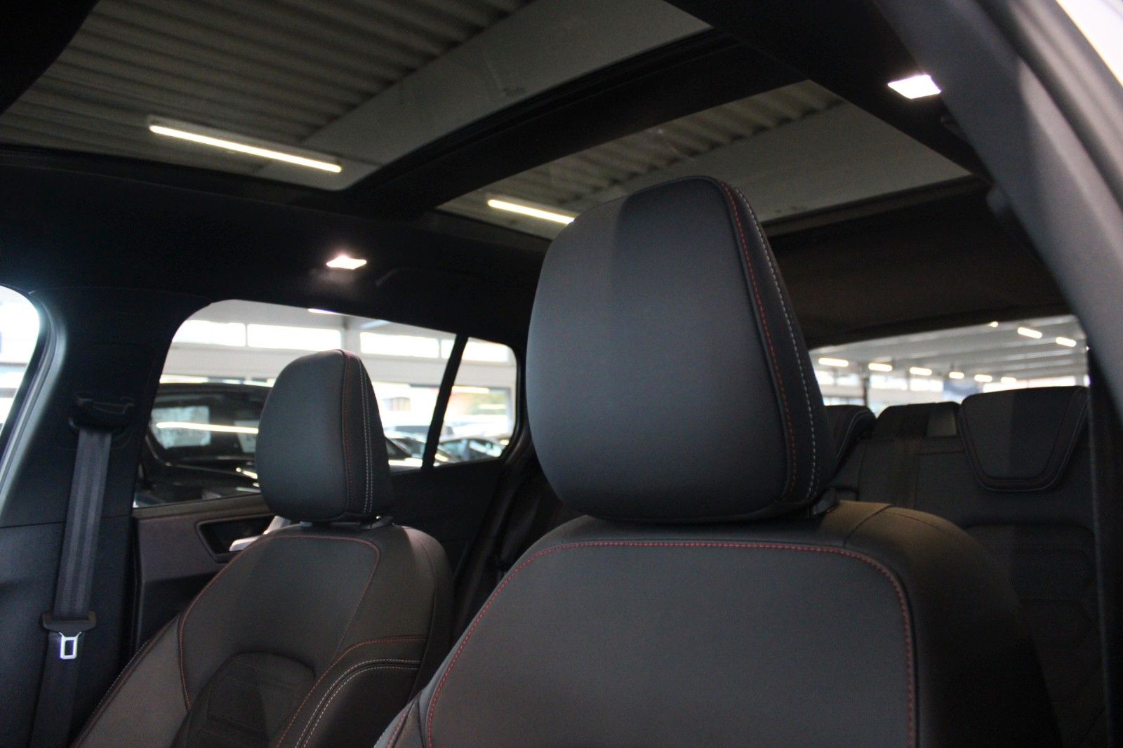 Fahrzeugabbildung Ford Focus ST-Line X Aut. LED ACC Leder Pano HUD Wint