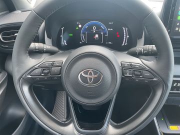 Toyota Yaris 1.5 Hybrid Teamplayer *2xPDC*BLIS*SHZ*