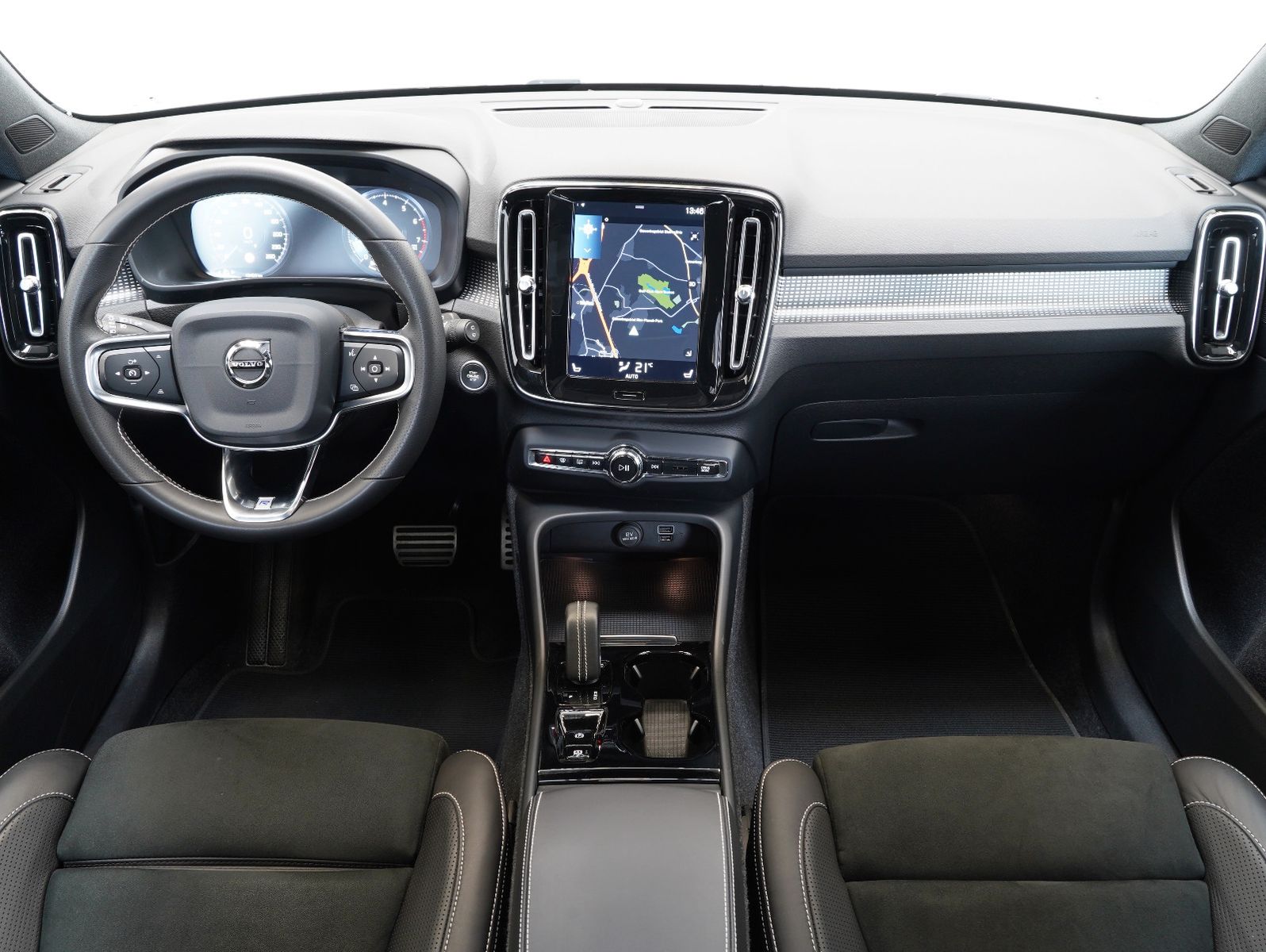 Fahrzeugabbildung Volvo XC40 T3 R Design LED/NAV/KAMERA/PANO