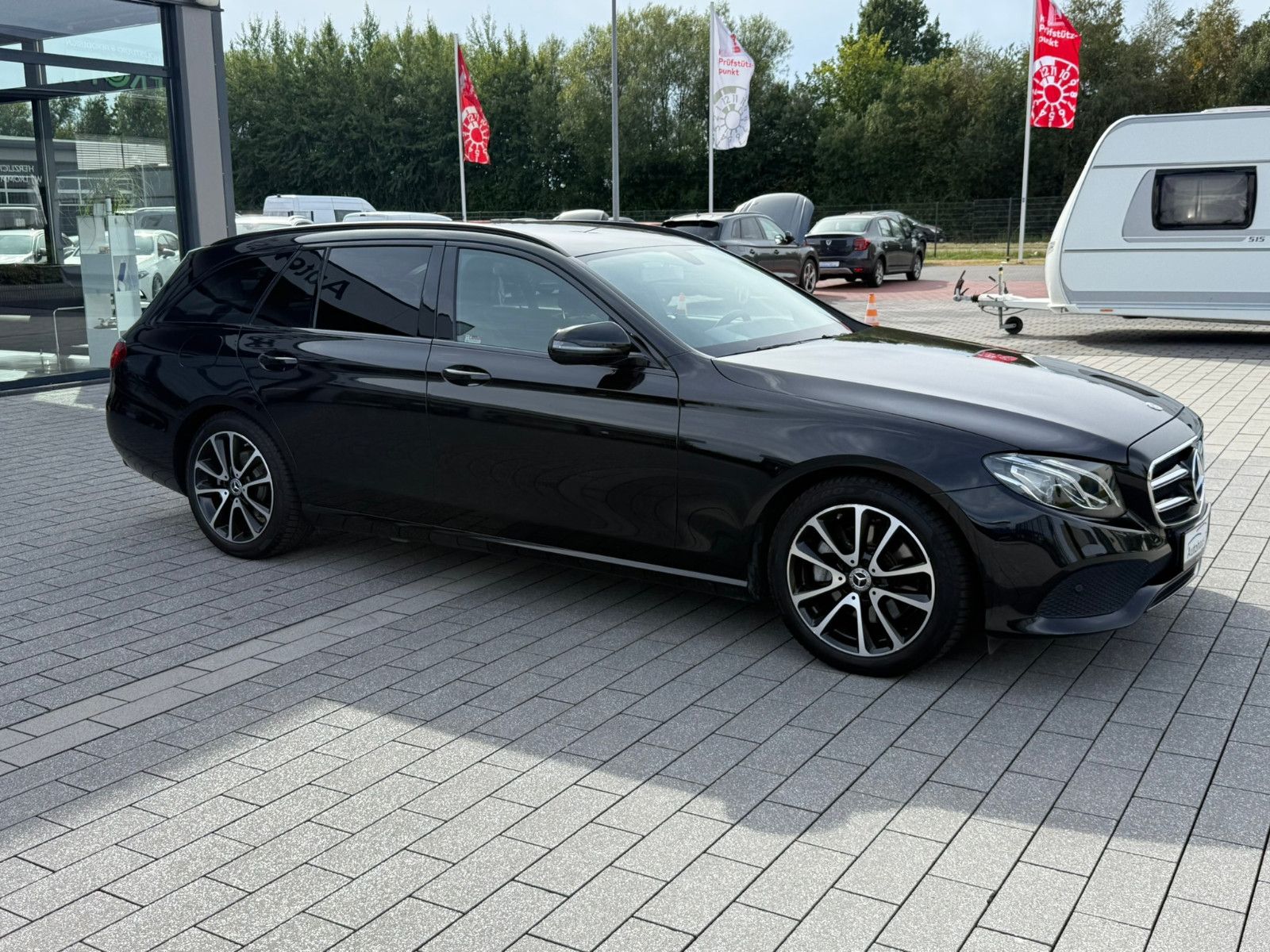 Fahrzeugabbildung Mercedes-Benz E 200 T Avantgarde NAVI KLIMAAUTO CAM LED SITZH.