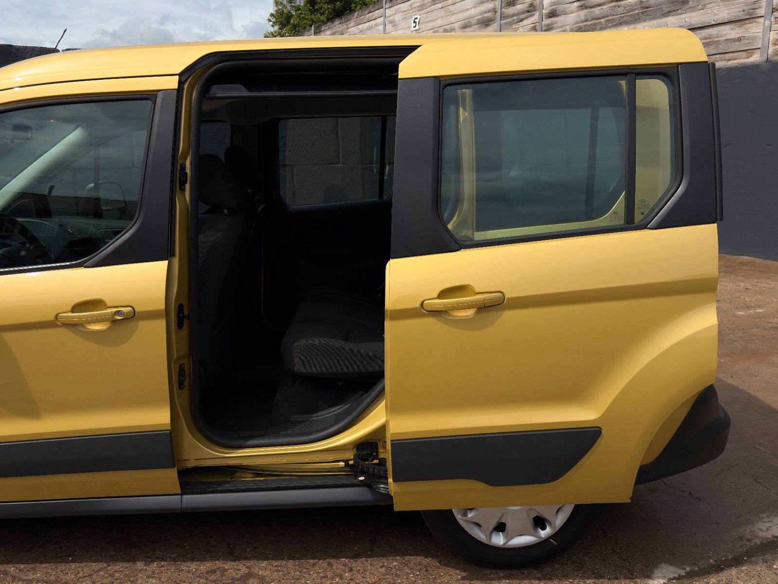 Fahrzeugabbildung Ford Tourneo Connect 1.0 EB Trend Klima Zahnr. neu
