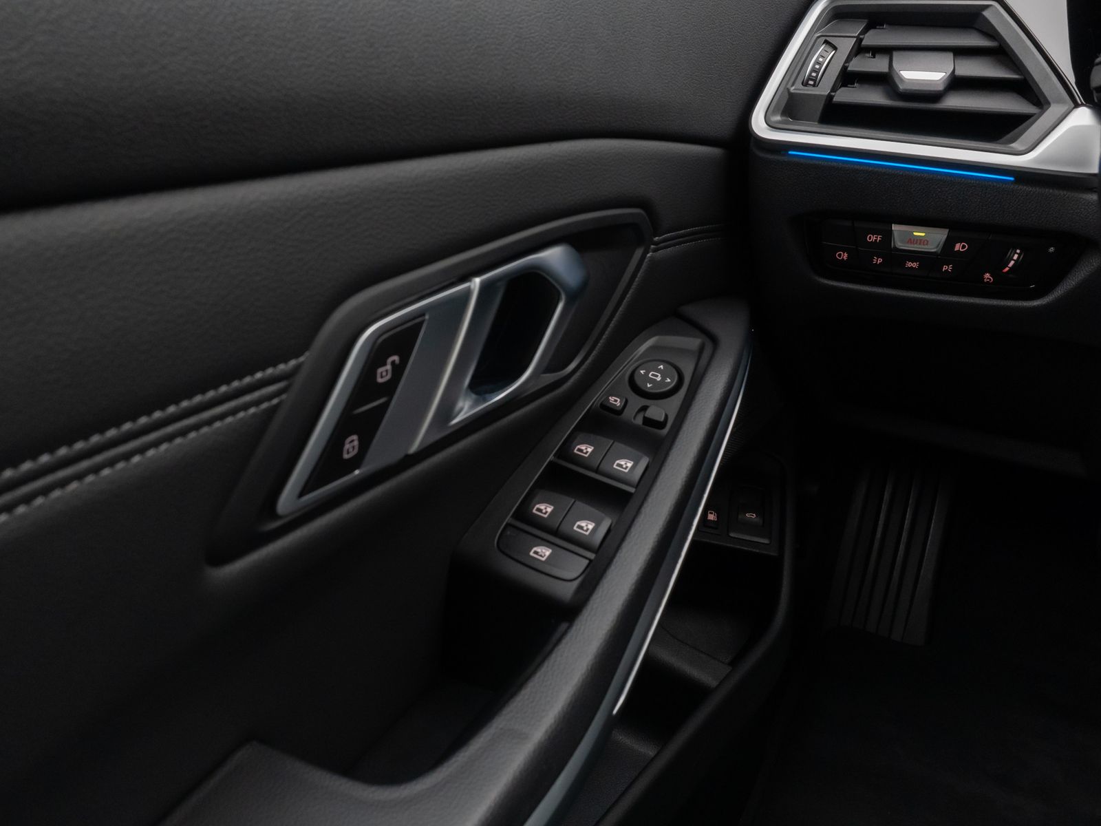 Fahrzeugabbildung BMW 320e Sport Line 360° Laser DAB H/K Komfort Alarm